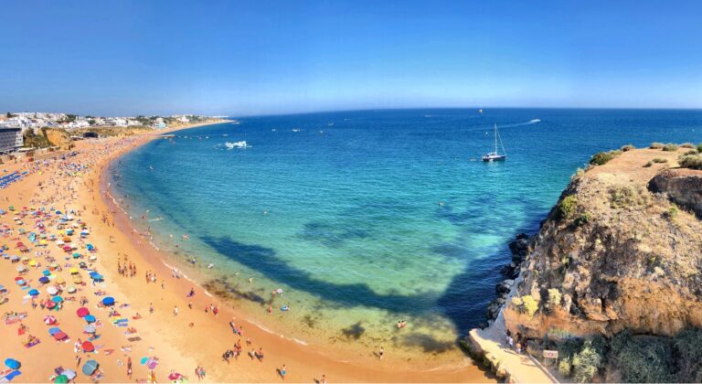 Best Time to Visit Albufeira: Balancing Budget, Weather & Vibes