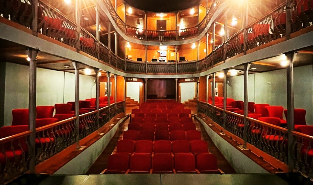 teatro marcarenhas gregorio. silves. facebook