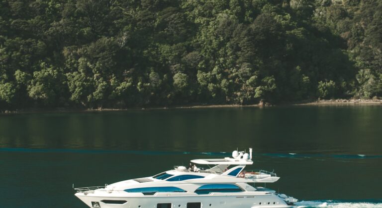 Private Yacht Charters in the Algarve (2026): Crewed & Luxury