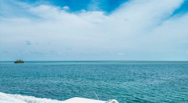 Private Boat Hire in Albufeira (2026): Trips, Prices & Tips