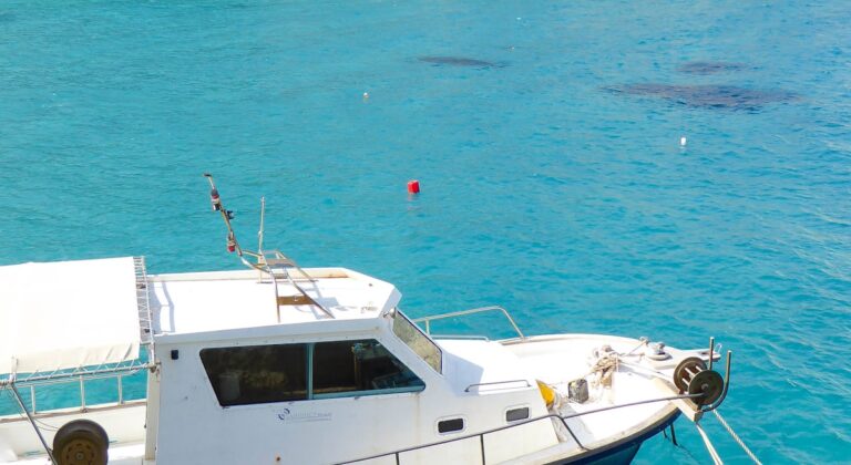 Boat Hire in the Algarve: Rent With or Without a Skipper (2026)